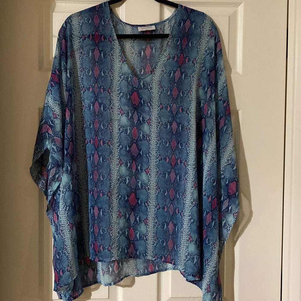 Women’s Adrienne top. Size medium